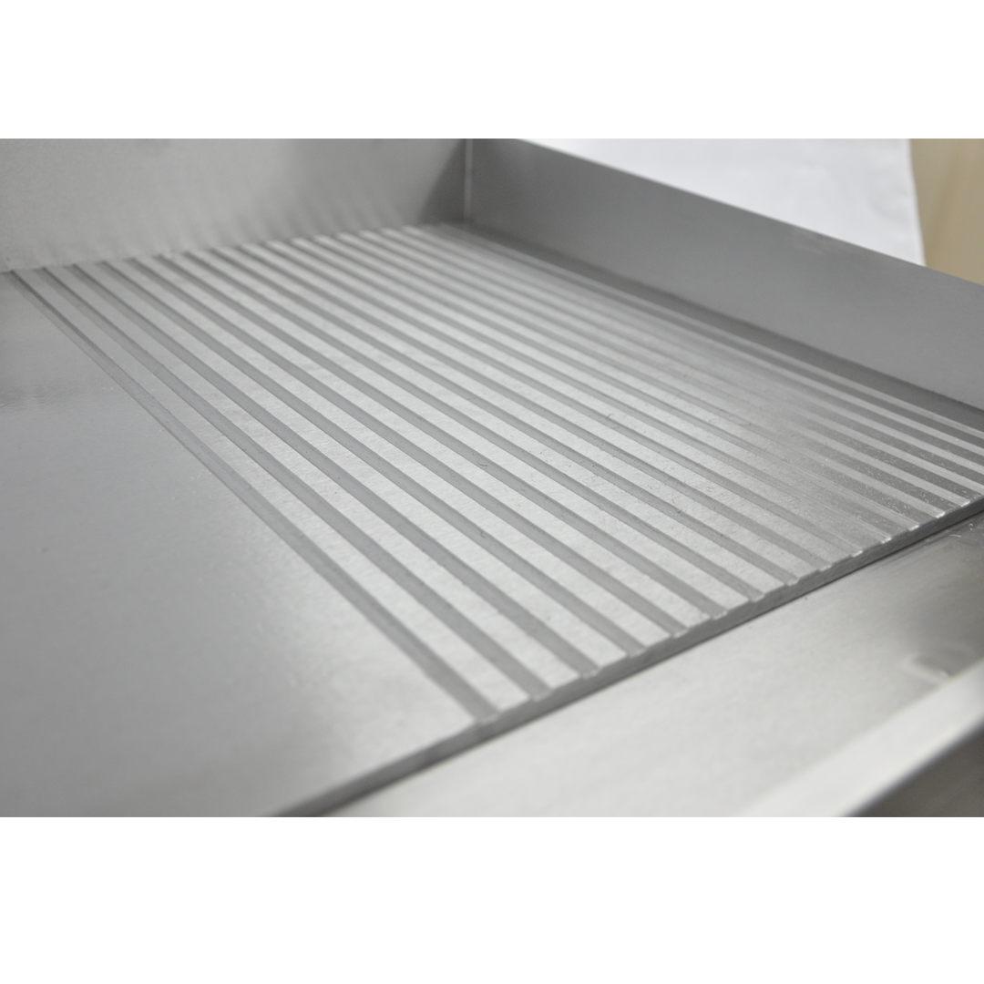 Gmax ZL-702 commercial gas griddle angled view